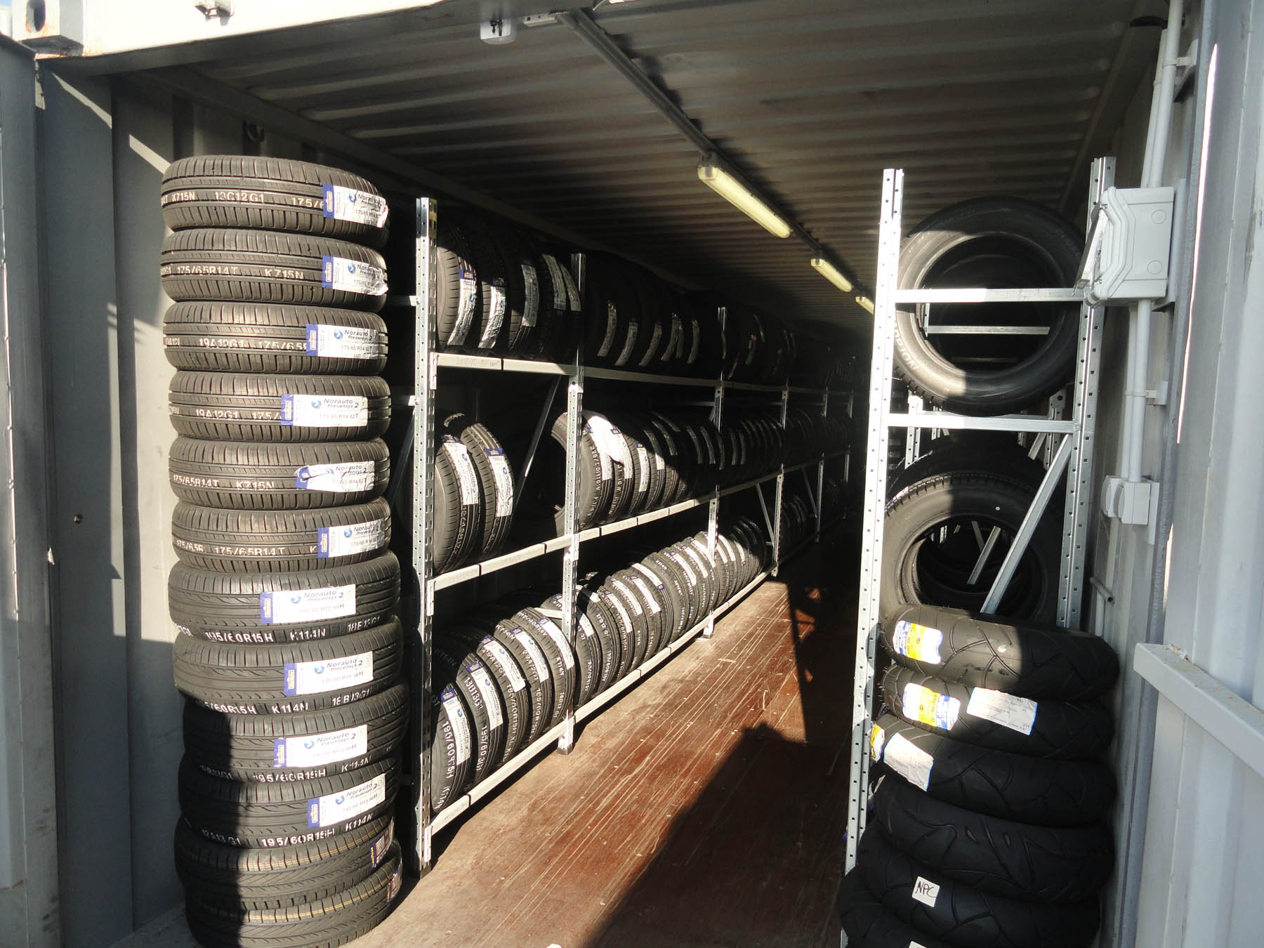 container stockage pneus